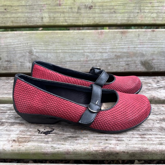 Dansko Orla Snake Cranberry Red Leather Mary Jane Shoes No Insoles EU 39 US 8.5 - Picture 1 of 9